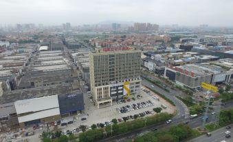 Berman Hotel (Foshan Ceramics Headquarters Huyong Subway Station)