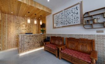 Floral Hotel·Huashan Qishan Guesthouse (Huashan Scenic Area Visitor Center)