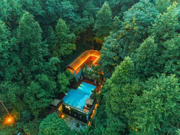 Phoenix Xueqingji Humanity Banshan Homestay (Phoenix Ancient City Branch)