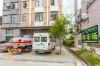 New Beacon International Hotel (Luotian Tashanhu Park) - parking