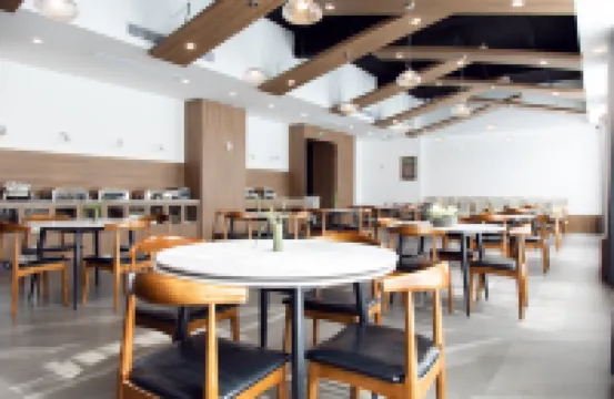 Yixing Lingquan Valley Holiday Hotel