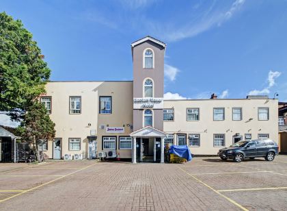 OYO Bostons Manor Hotel, Hanwell London
