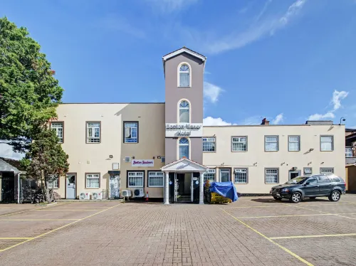 OYO Bostons Manor Hotel, Hanwell London Hotel a Ealing