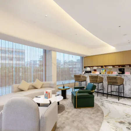 ELong Xicheng International Hotel(Haiya Colorful City Tongle South Subway Station Store） Отели рядом с достопримечательностью «Театр Хайя»