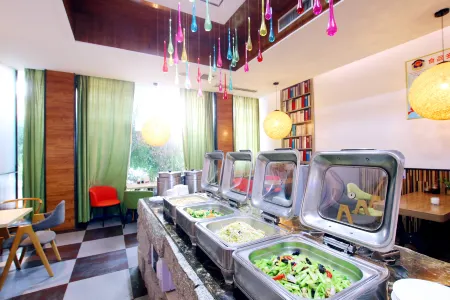 Sunny bird Hotel Отели рядом с достопримечательностью «Nanyang Vocational College of Science and Technology»