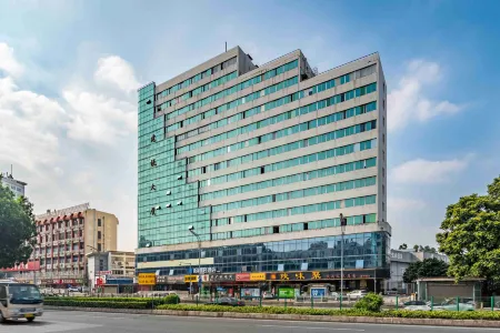 Hello Light Hotel (Guangzhou Yantang Metro Station)