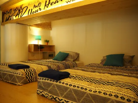 Blu Cabin Ari Stylish Gay Poshtel