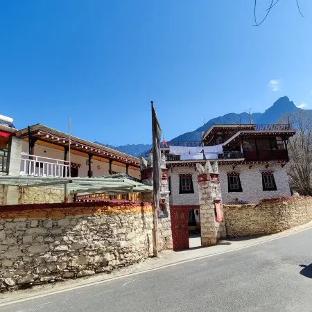 Danba Gadawangjing Homestay