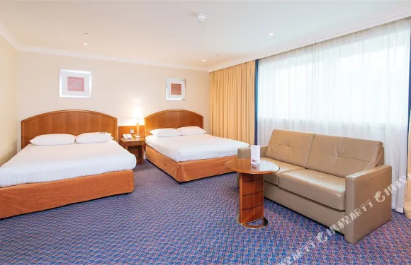 蓋特威克阿羅拉酒店