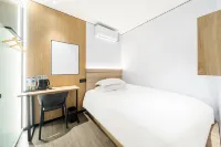 Qingji Hotel MINI (Shanghai Overseas Gaoqiao Guangming Road Branch) Hotels near New Village Grain & Oils Shop