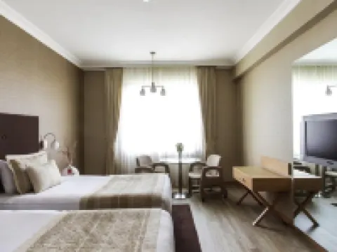 WOW Airport Hotel Florya Atatürk Deniz Köşkü Ve Sosyal Tesisleri (TBMM) yakınındaki oteller