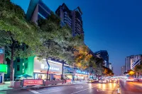 都勻五月花高原飯店（西山大橋石板街店） 黔南事變-中國抗戰的轉折雕塑附近的飯店