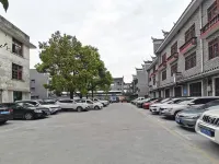 Shankee Chain Hotel (Jishou Qianzhou Ancient City) - parking