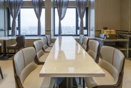 Borrman Hotel (Zhangzhou Yuehui Guangchang) Отели рядом с достопримечательностью «Yuzhou Polytechnic Vocational College»