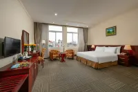A25 - 705 Lac Long Quan Hotels near Chợ đầu mối phía Bắc