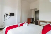 RedDoorz Plus @ Banawe Quezon City Hotels in Quezon-Stadt