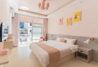 Cute Cat Theme Hotel (Yangshuo West Street Branch)