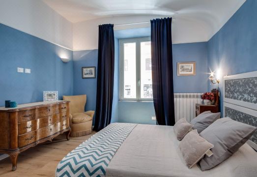 Femasuites 공용 주방 또는 객실 내부