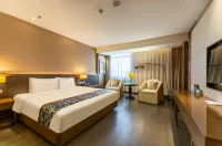 Starway Hotel (Suqian Baolong Plaza) Hotels near Suqian College