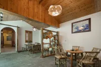 Floral Hotel · Shi'ersu hotel (Wuyuan High-speed Railway Station Branch)