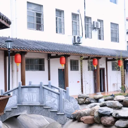 Huoshan Xingfu Street Neighborhood Hostel