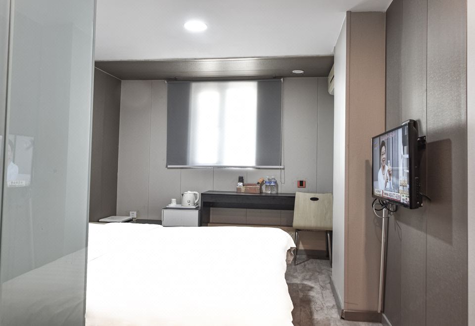 7 Days Inn (Yantai Dahaiyang Road) - Housity