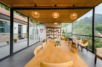 Floral Hotel · Taishan Yunjuju Hotel