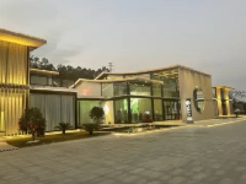 Yingde Shengquan Mountain Valley Gold and Silver Hot Spring Hotel
