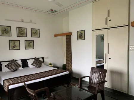 Gadh Ganesh Homestay Отели рядом с достопримечательностью «Джагдиш Темпл»