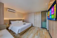 Wanjin Hotel (Zhengzhou Airport Area Shuanghe Lake Central Park)