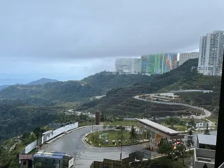 Foggy 8pax AirySuite @ Ion D'