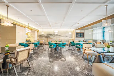 Lhasa Dunzhu Financial City Liuwu Wanda Plaza Atour Hotel Отели в г. Лхаса