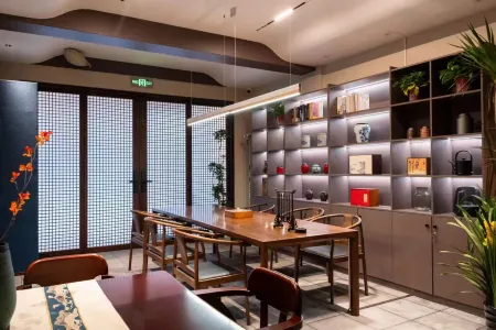 Xiaoyuan Homestay, No. 49, Hengjie (Huangshan Tunxi Old Street River Street Store)