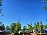 jinghe silk road rv campsite โรงแรมในจิงเหอ