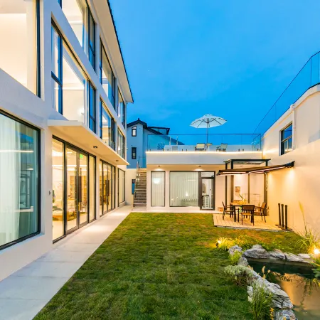 Zhoushan lvyun Bay Beach sunrise swimming pool holiday hostel