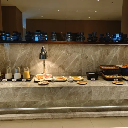 Jingtone Hotel (Laibin City Square Wal-Mart Binjiangyuan)