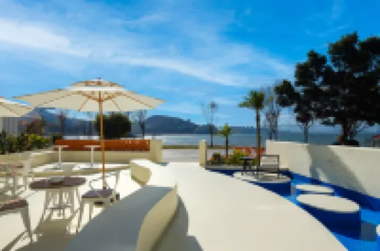 大理梵夕漫·海景度假美宿(鳳儀機場店) 鄰近滇西應用技術大學的酒店