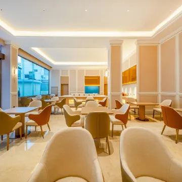 Vienna Hotel (Yuxi Xinping Gasa Flower Street)