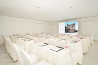 Yilong Hotel (Xishuangbanna Jinghong Branch)