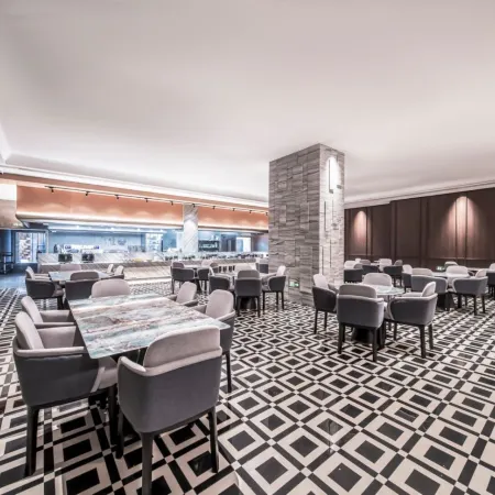 YU ZO International Hotel