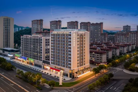 ATOUR Hotel, Qinglong West Road, Ningguo Fortune Center Отели в г. Нингуо