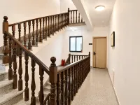 Cloud & Mountain Lodge · Retreat & Cinema Homestay (Carp Stream Scenic Area Branch)