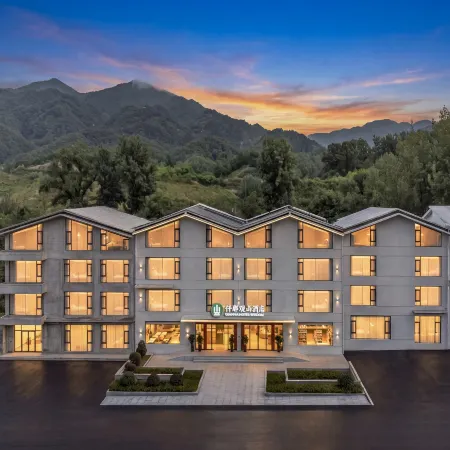 Qianna Guanshan Hotel (Luoyang Baiyunshan)