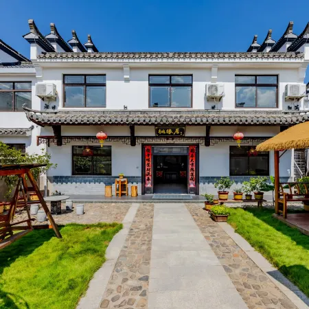 Jing Taoyuanju Homestay (Taohua Tan Scenic Area)