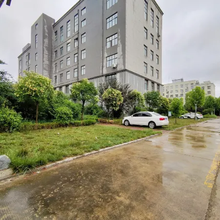 Zhongzhou Yihe Hotel (Dennis City Plaza)
