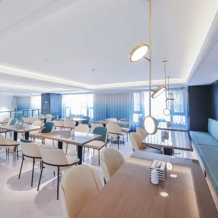 Mercure Hotel Harbin Railway West Station Wanda Plaza Отели рядом с достопримечательностью «Железнодорожный вокзал Харбин-Западный»
