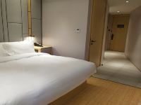 全季酒店(上海美兰湖陆翔路店) - 高级大床房
