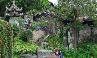 Baiyi Hotel(Zhenjiang Railway Station)
