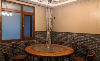 Floral Hotel · Mountain Whisper Hotel(Shennongjia Wooden fish store)