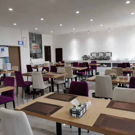 Lavande Hotel(Wanfu Dadu Store of Luxian High-speed Railway Station)